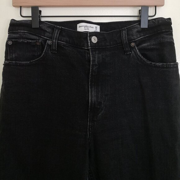 Abercrombie & Fitch Ultra High-Rise Ankle Straight Jeans in Black. Size 28/6R - Picture 4 of 7
